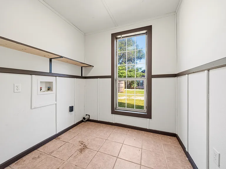 700 Harrel Ave — Photo 14