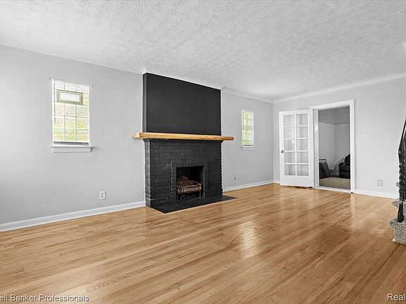 4th image of 16829 Sorrento St