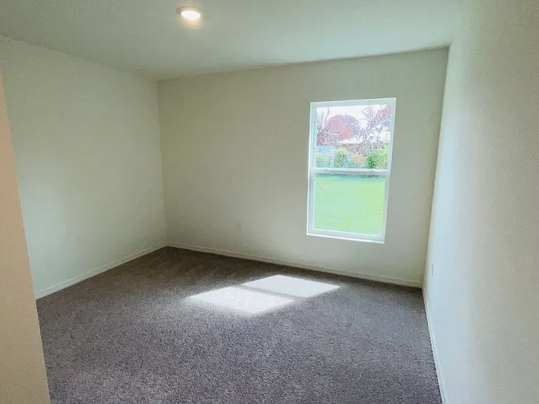 1701 SE Manth Ln — Photo 16