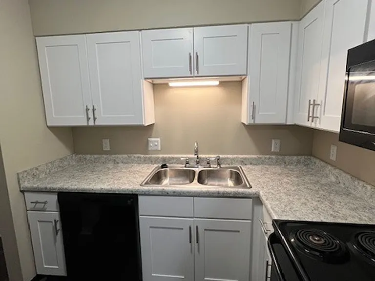 Cross Lakes Apartments — Photo 8