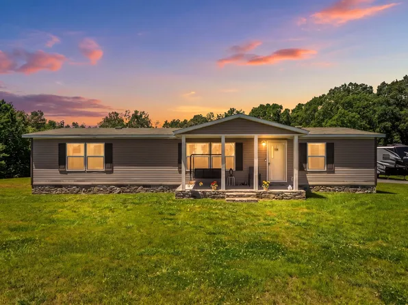 5555 King Robert Ln, Westmoreland, TN 37186