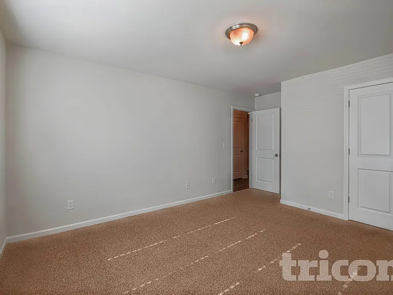 4035 Evelyn View Ct — Photo 7
