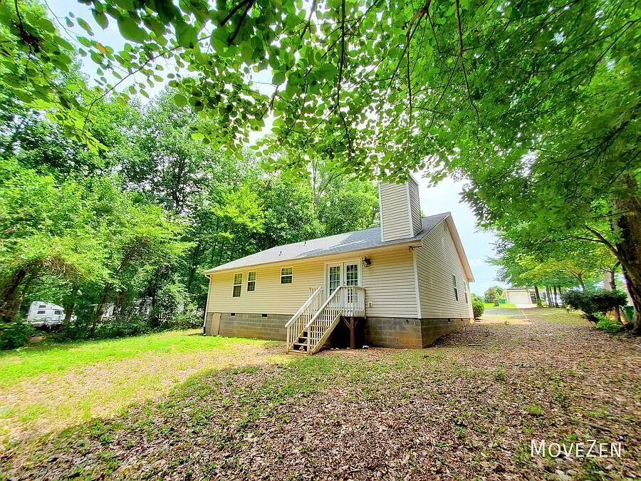 2201 Sunset Blvd Charlotte NC 28269 Large Ranch Style Home With Huge Yard — Photo 3