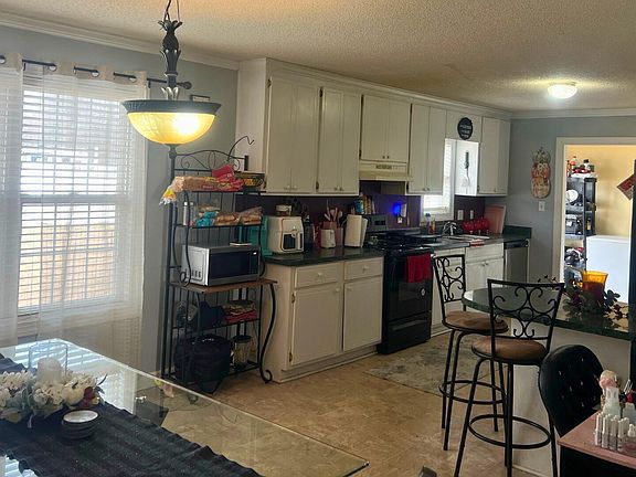 4th image of 500 Birchwood Dr