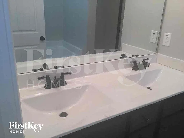 320 Nelson Ln — Photo 10
