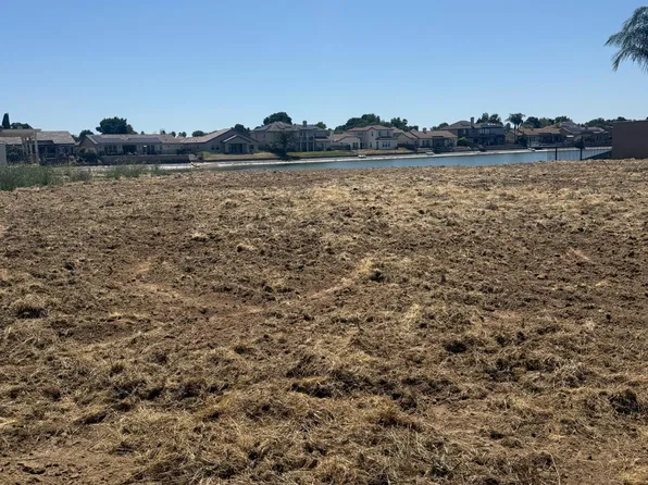 8255 Lake Shore Dr, Chowchilla, CA 93610