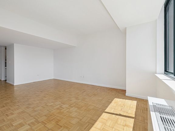 5th image of 200 W 60th St APT 3B
