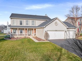711 Eagle Brook Ln, Naperville, IL 60565