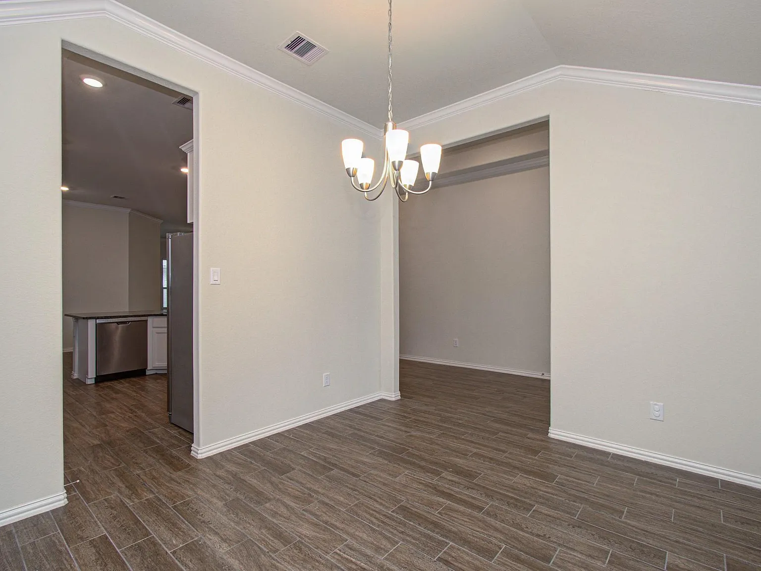 3 bed, 2.0 bath, 1844 sqft, $2,200 — Photo 4