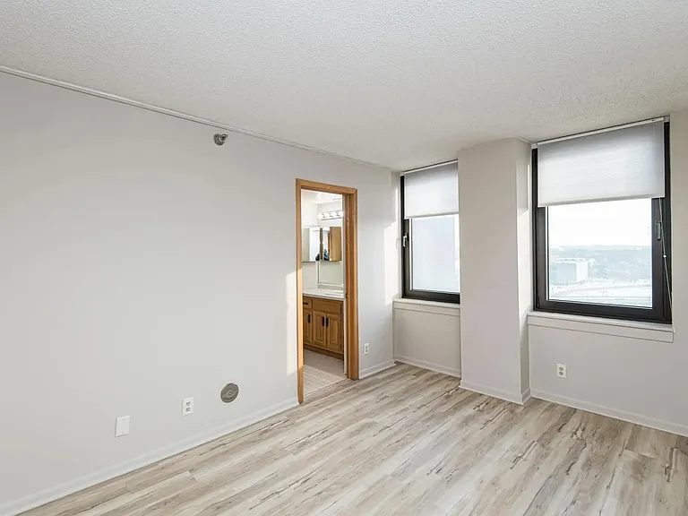 220 Broadway Ave S #908 — Photo 9