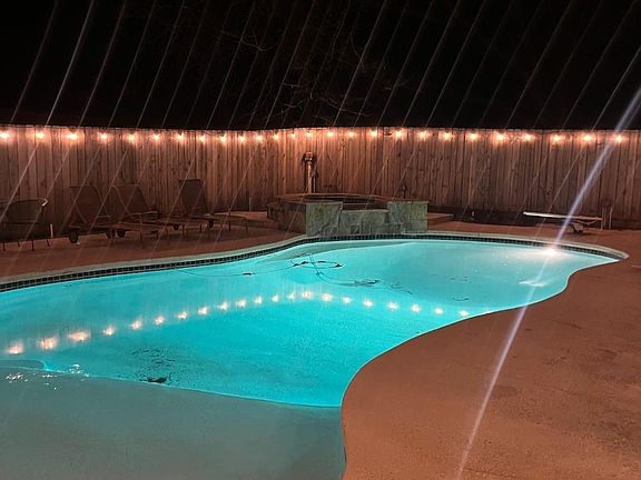 4th image of 102 Randal Ln