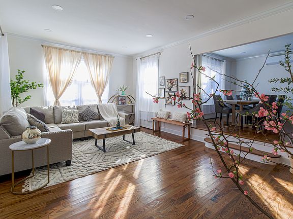 5th image of 261 E Beech St Floor 1