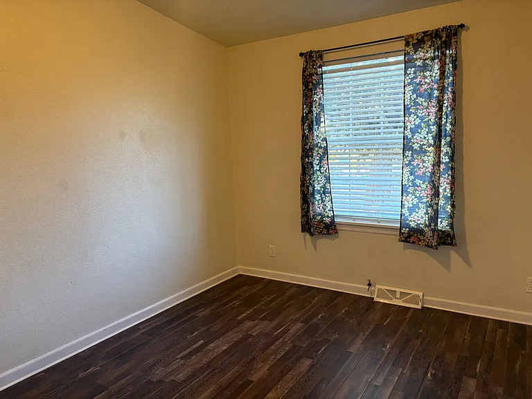 711 Clark Street Duplex — Photo 11