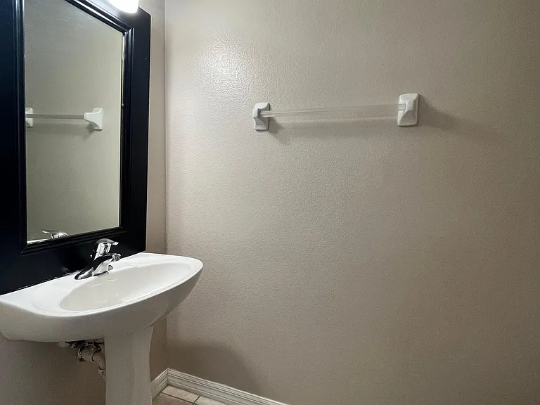 1306 Hampton Park Ln — Photo 5