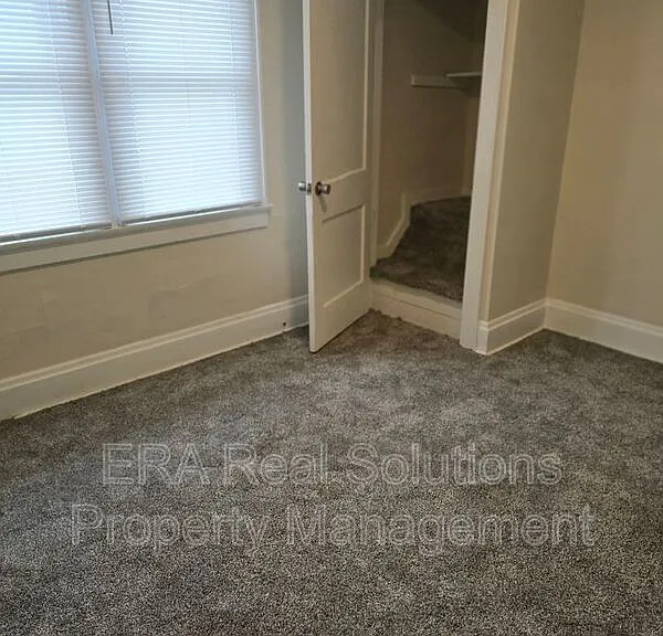 587 S Burgess Ave — Photo 16