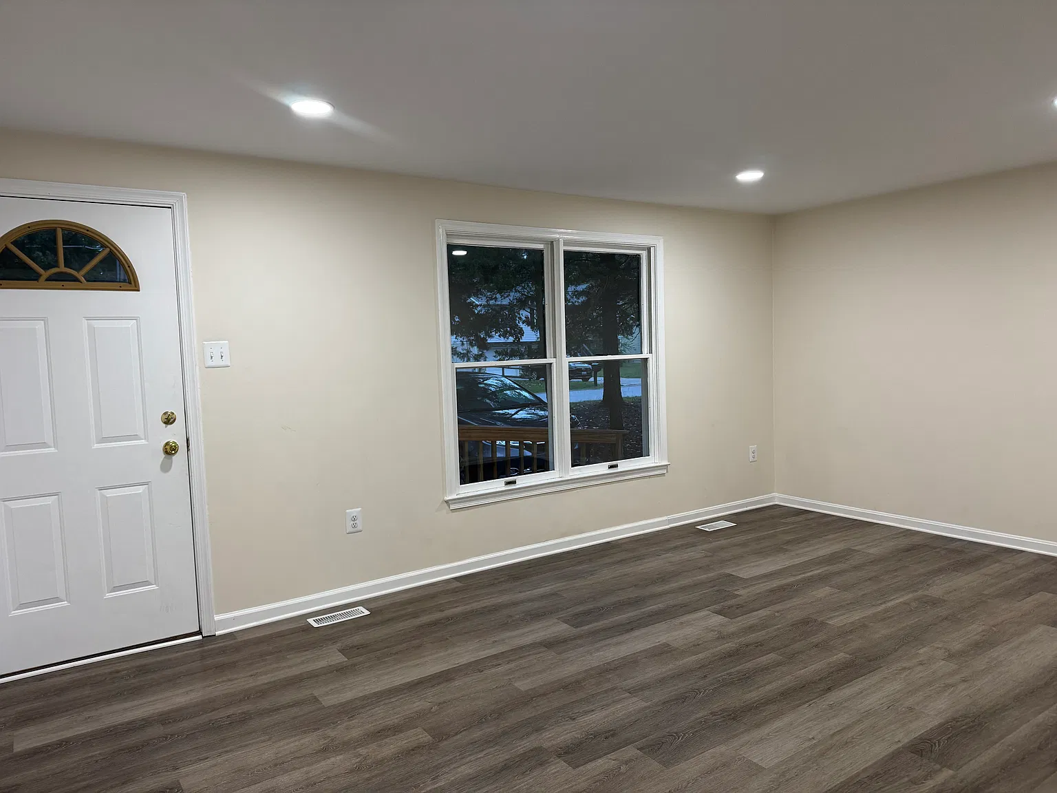 3 bed, 1056 sqft, $2,195 — Photo 2