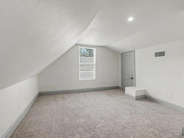 1320 S 7th Ave — Photo 12