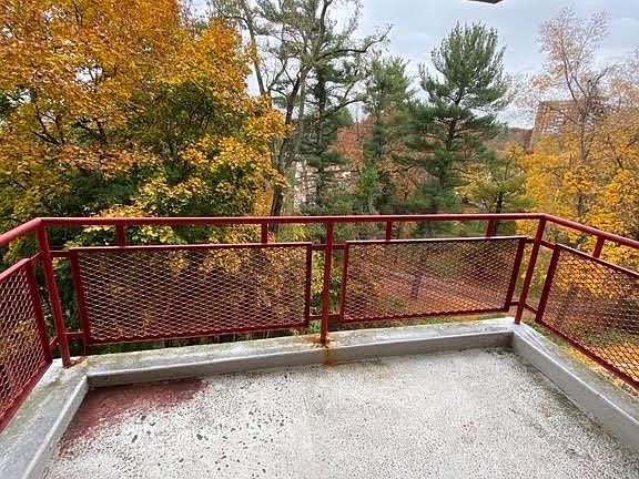 5th image of 699 W 239th St APT 4T