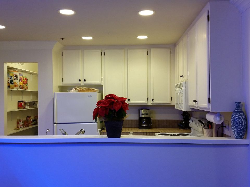 Kitchen with breakfast bar