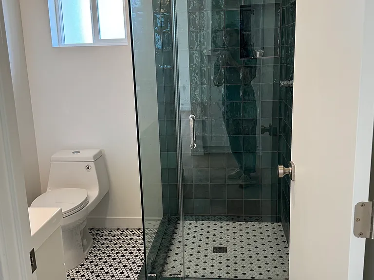 2210 Navarro Ave — Photo 10
