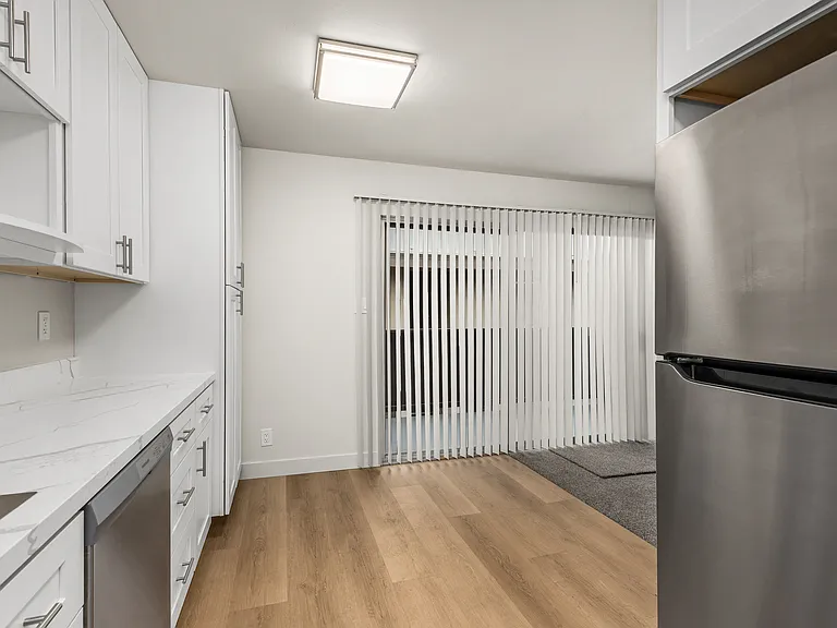 Los Robles Apartments — Photo 17