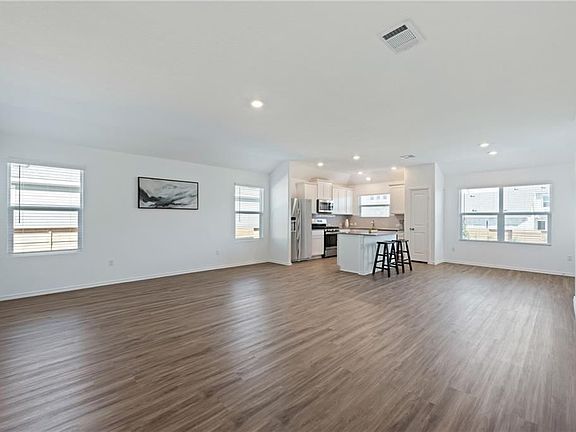 4th image of 113 Madrid Dr