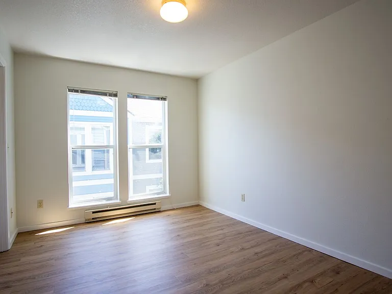 245 SW Hooker St #7 — Photo 9