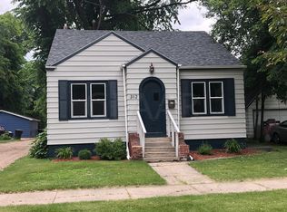 312 9th Ave S, Grand Forks, ND 58201