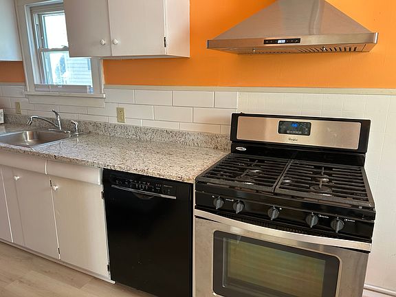 4th image of 128 Pleasant St APT 2