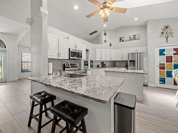 4th image of 1540 Farmington Court