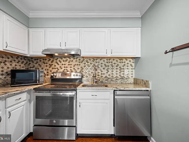 275 Green St #4A6 — Photo 11