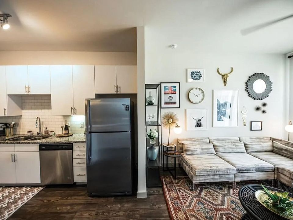 1st image of 1011 E 5th St #419
