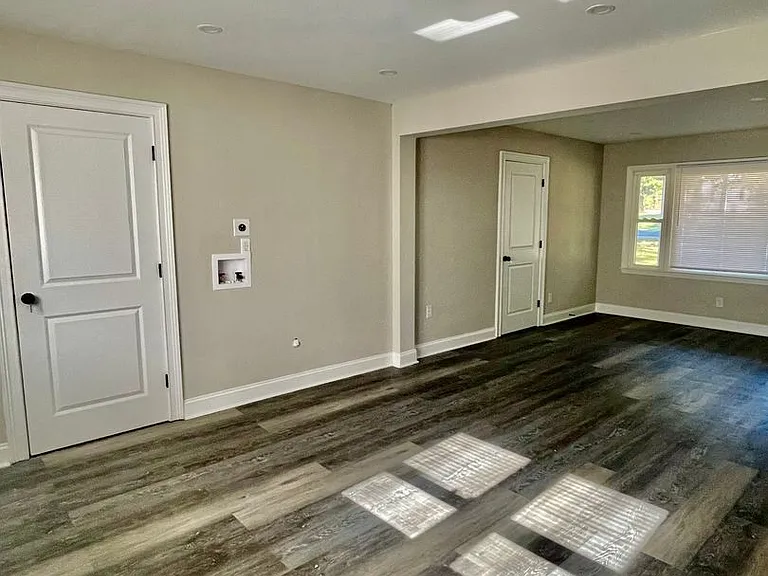 115 S Oak St — Photo 9