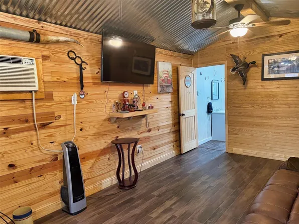 151 Canadian Dr, Trinity, TX 75862