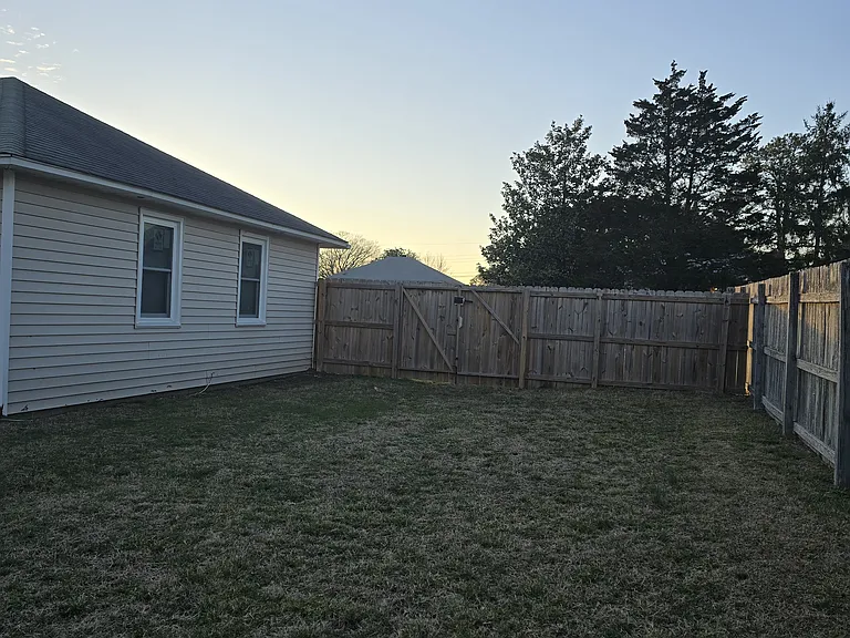 1305 Saint Michaels Ln — Photo 6