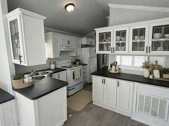 3rd image of 1002 Locke St #102