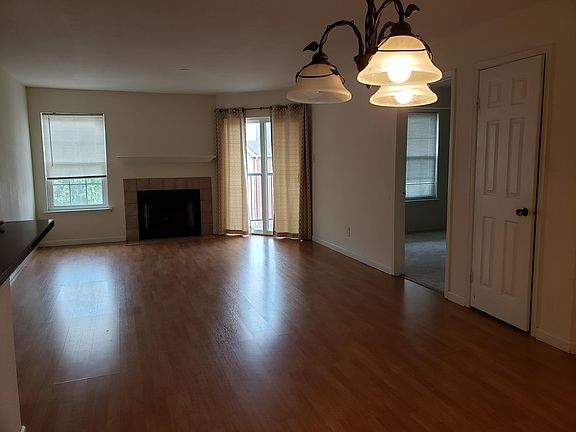4th image of 3311 Wyndham Cres #3202