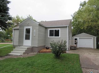 703 N Chicago Ave, Madison, SD 57042