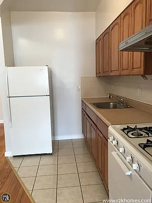 Rented by Realty 2000 Corp | media 10