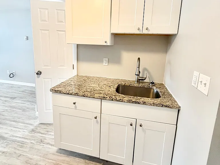 129 Cosey Beach Ave #B3 — Photo 2