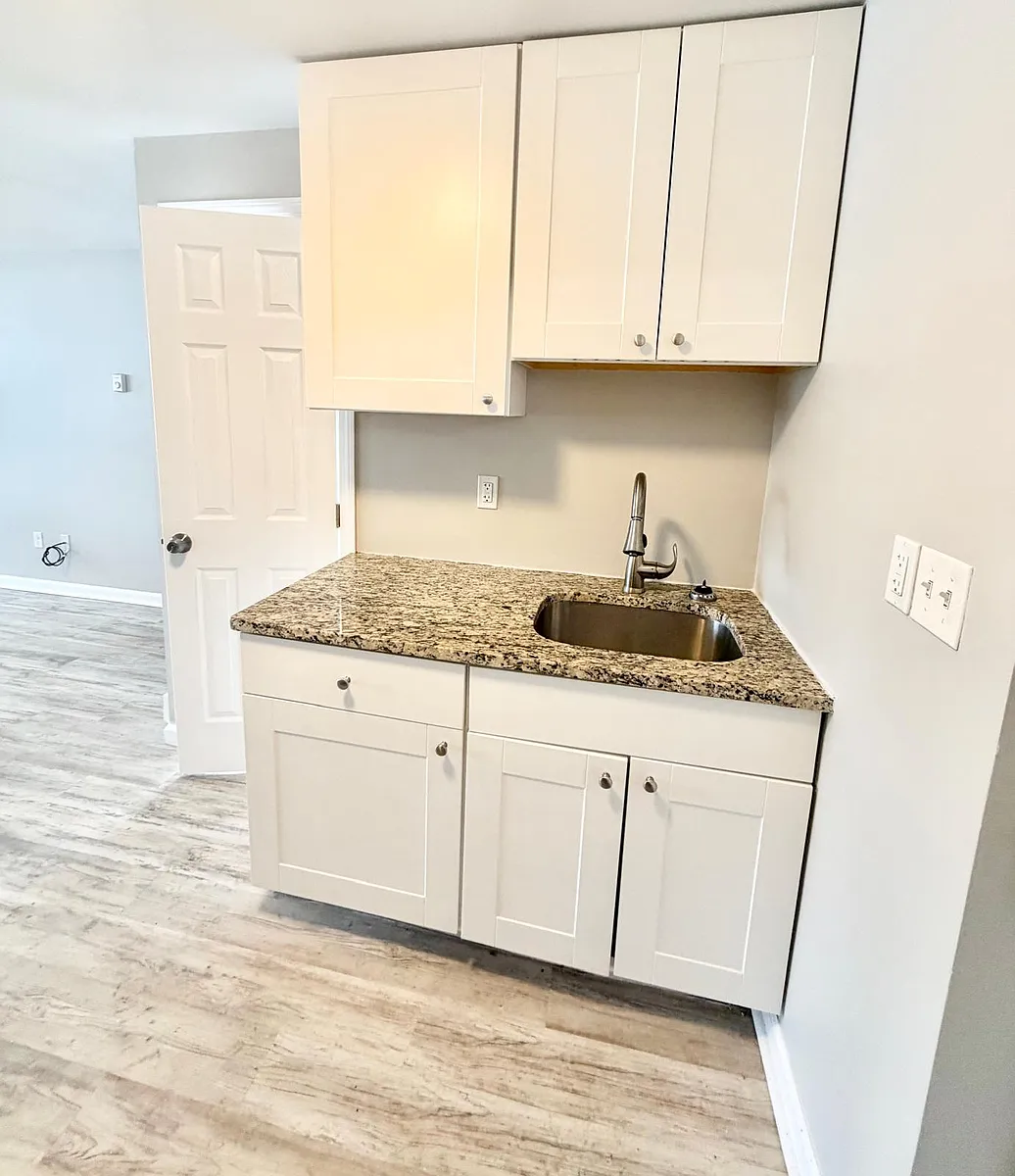 Building Photo - 129 Cosey Beach Ave #B3