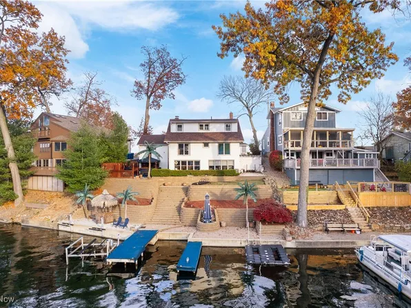 3568 Peninsula Dr, Akron, OH 44319