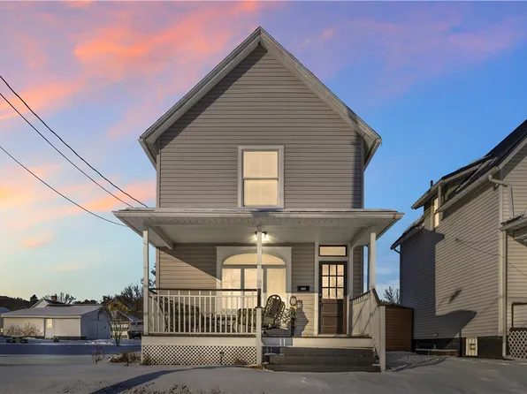 228 Wampum Ave, Ellwood City, PA 16117