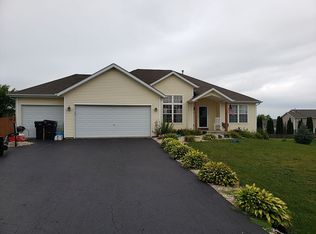 709 Rosemare Dr, Roscoe, IL 61073