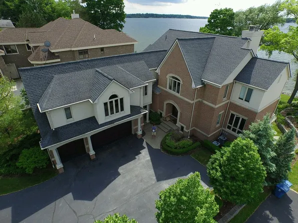 3625 Wards Pointe Dr, Orchard Lake, MI 48324