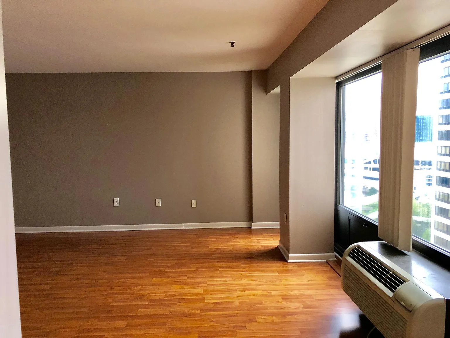 300 Riverfront Dr — Photo 3