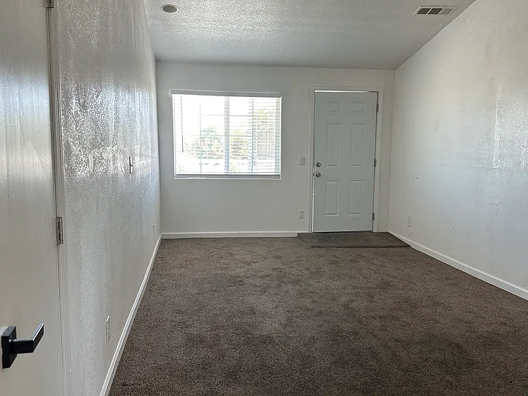 W Larch Rd — Photo 2