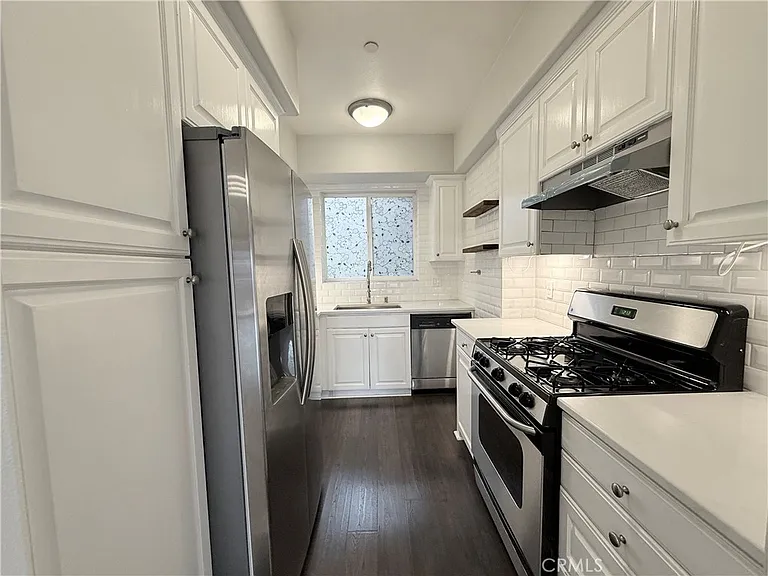 3401 S Bentley Ave #203 — Photo 8