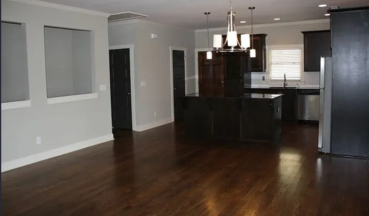 3 bed, 1051 sqft, $3,268 — Photo 1