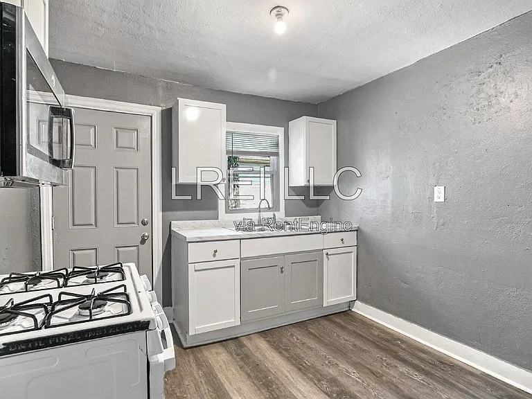 3127 Southern Ave — Photo 2